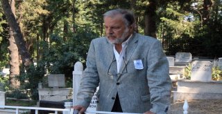 Gazeteci Okay Gönensin Ölümünün Birinci Yılında Mezarı Başında Anıldı