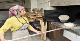 Bu Köy Buram Buram Ekmek Kokuyor