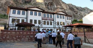 Hat Müzesinin İlk Biletini Erdoğan İçin Ayırdılar