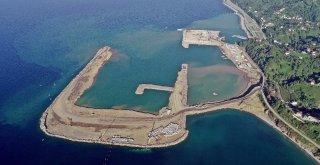 Rize-Artvin Havalimanı İnşaatında 1 Yılda Yaklaşık 30 Milyon Tonluk Deniz Dolgusu Yapıldı