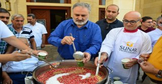 Nuri Çomu Camiinde Aşure Dağıtıldı