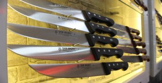 Bursa Bıçaklarıyla Tıraş Bile Yapılıyor