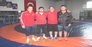 Genç Bayanlar Güreş Milli Takımı Dünya Şampiyonasına Hazırlanıyor