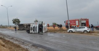 Devrilen Talaş Yüklü Tır Alev Aldı