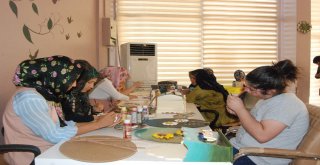 Dört Duvar Arasına Sıkışan Hayatlardan Taşların Renkli Dünyasına