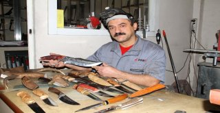 Bıçak Ustası El Emeği Ürünleri Tek Tek İşliyor