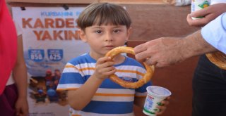 Kuran Kursu Öğrencilerine Simit Ve Ayran