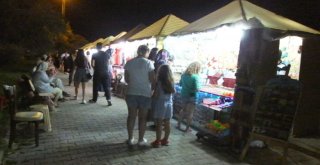 Gece Pazarında El Emekleri Değerlendi