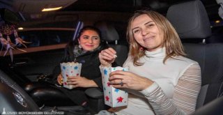 İzmirde Arabada Sinema Keyfi