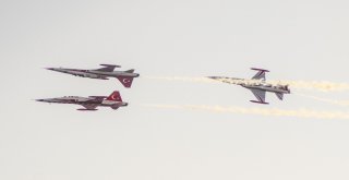 Türk Yıldızlarından Nefes Kesen Prova Uçuşu