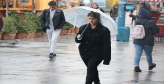 İstanbullular Güne Yağmurla Uyandı