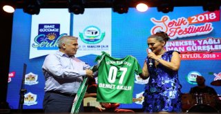 Demet Akalın Tapu Dağıtım Töreninde Sahne Aldı