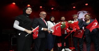 Antalyalılar Cumhuriyet Bayramını Yalınla Kutladı