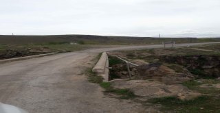 Tarihi Köprüye Dökülen Asfalt Söküldü