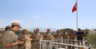 Mehmetçik Şehit Mezarlarını Ziyaret Etti