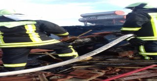 Denizlide Bir Evin Çatı Katında Yangın Çıktı