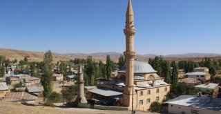 25 Yıllık Caminin 58 Yıllık Minaresi