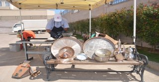 18 Yıllık Kalaycı Ustası Mesleğini Müzede Anlatıyor