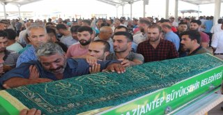 Gaziantepteki Kazada Ölenler Son Yolculuklarına Uğurlanıyor