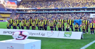Spor Toto Süper Lig: Fenerbahçe: 0 - Medipol Başakşehir: 0 (Maç Devam Ediyor)