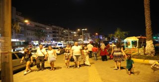 Kuşadasında Adım Atacak Yer Kalmadı