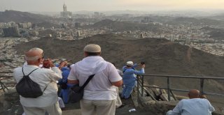 Hacı Adaylarının Hira Dağına Zorlu Tırmanışı