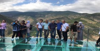 Torul Kalesi Cam Seyir Terasında Bayram Bereketi