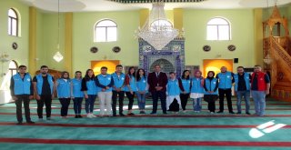 Erzincan Gençlik Merkezi Gençlerinden Cami Temizliği