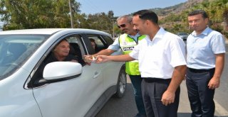 Taşdandan Araç Sürücülerine Şeker