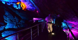 Doğal Klimalı Türkiyenin En Uzun 10. Mağarası Ziyaretçi Akınına Uğradı
