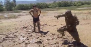 Afrika Belgeseli Anlatımıyla Çekilen Mizah Videosu İlgiyle İzlendi