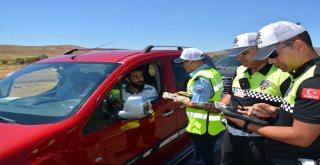 Polis Ekiplerinden Huzurlu Bayram Uygulaması