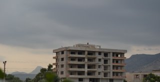 İnşaat Halindeki Binada Çocukların Tehlikeli Oyunu