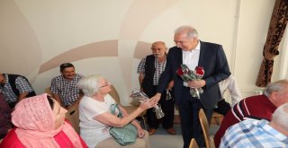 Başkan Uysal, Kayışdağı Tesislerinde Yaşlıları Ziyaret Etti