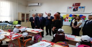 Vali Ata İlk Ders Zilini Çaldı