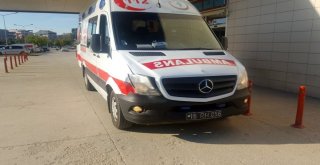 Yaşlı Adam Kendisine Çarpan Ambulansla Hastaneye Kaldırıldı