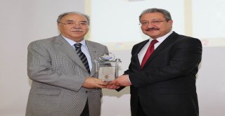 Gazetecilikte 30 Yılını Aşmış Meslek Mensupları Ödüllendirildi