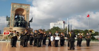 Taksim Meydanında 30 Ağustos Zafer Bayramı Gösterisi