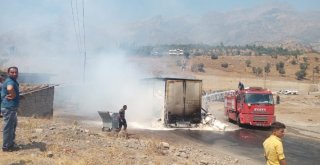 (Özel) Un Yüklü Tır Küle Döndü