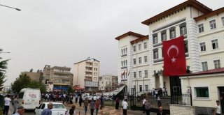 Adıyamanda Şiddetli Fırtına Çatıları Uçurdu