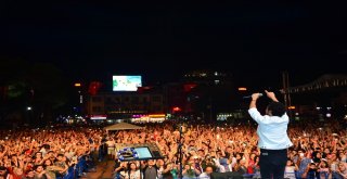 Buray, Ünyede Hayranlarıyla Buluştu