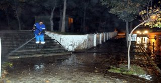 Isparta Belediyesinden Yol Ve Kaldırım Yıkama Çalışması