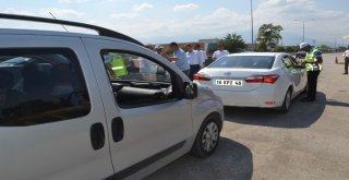 Sürücülere Çikolata Çocuklara Hediye