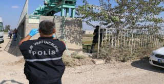 Sulama Kanalındaki Ceset Vinçle Çıkarıldı