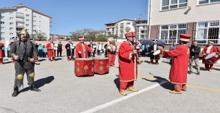 Başkan Akgülden Öğrencilere Aşure İkramı