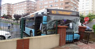 Yokuş Aşağı İnen Yolcu Otobüsü Araca Çarptı: 2 Yaralı