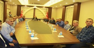 Vali Toprak  Şemdinlideki Kanaat Önderleri İle Bir Araya Geldi