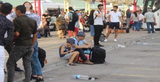 Bayram Tatilini Memleketinde Geçirmek İsteyenler Otobüs Terminaline Akın Etti