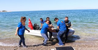 (Özel) Gönüllüler Bir Umut İçin Van Gölüne Dalıyor