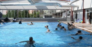 Çukurovada Yüzmeye Engel Yok